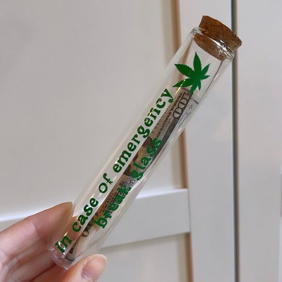 NWT Wool + Pepper Co. IN CASE OF EMERGENCY Glass Test Tube - with free gift - Picture 2 of 6